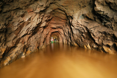 Poměrně dlouhá štola železorudného dolu v Brdech