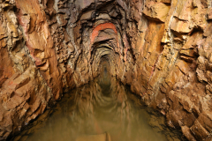 Poměrně dlouhá štola železorudného dolu v Brdech