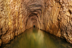 Poměrně dlouhá štola železorudného dolu v Brdech