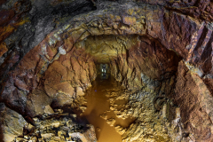 Po dvaceti metrech zavalená štola na Zaječovsku - plná okrů a dost nestabilní