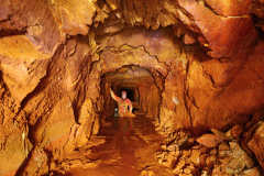 Po dvaceti metrech zavalená štola na Zaječovsku - plná okrů a dost nestabilní