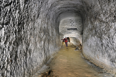 Portál štoly s letopočtem a hornickým znakem
