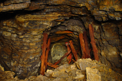 Čtvrté a zcela beznadějně zavalené patro dolu na Bořechově. Zasypáno.