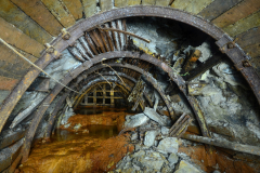 Pohled do soustavy vodního hospodářství - vyražený prostor pro důlní vody odkud se čerpaly nahoru.