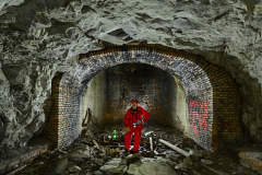 Před větrací šachtou