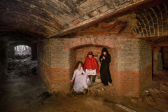 Podzemí šachtové pece v Tomáškově lomu - focení do podzemního komixu